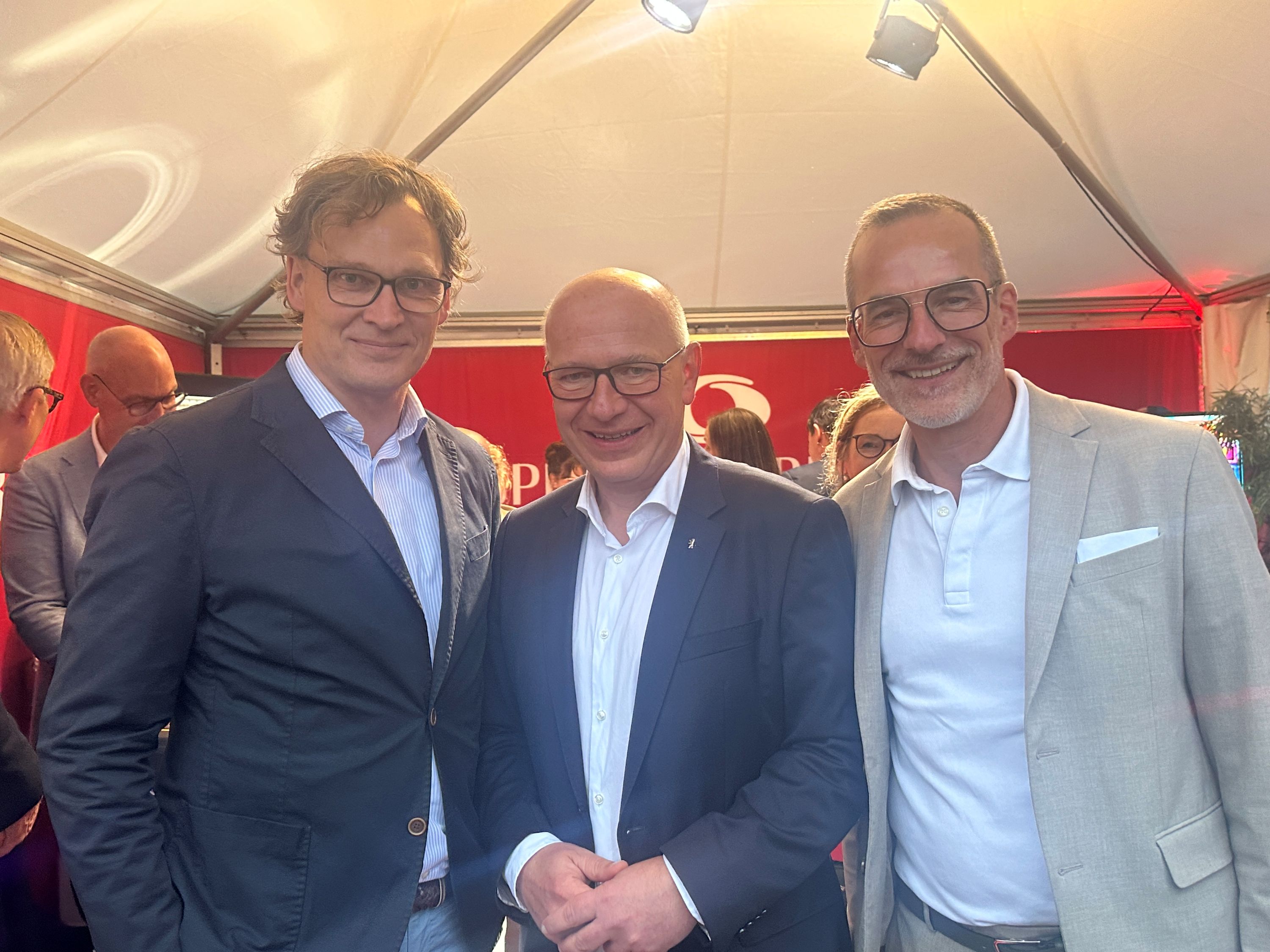 Christian Niehoff, BOHNZIRLEWAGEN, Kai Wegner, der Regierende Bürgermeister, und Dr. Stefan Franzke, Geschäftsführer von Berlin Partner| BERLINboxx